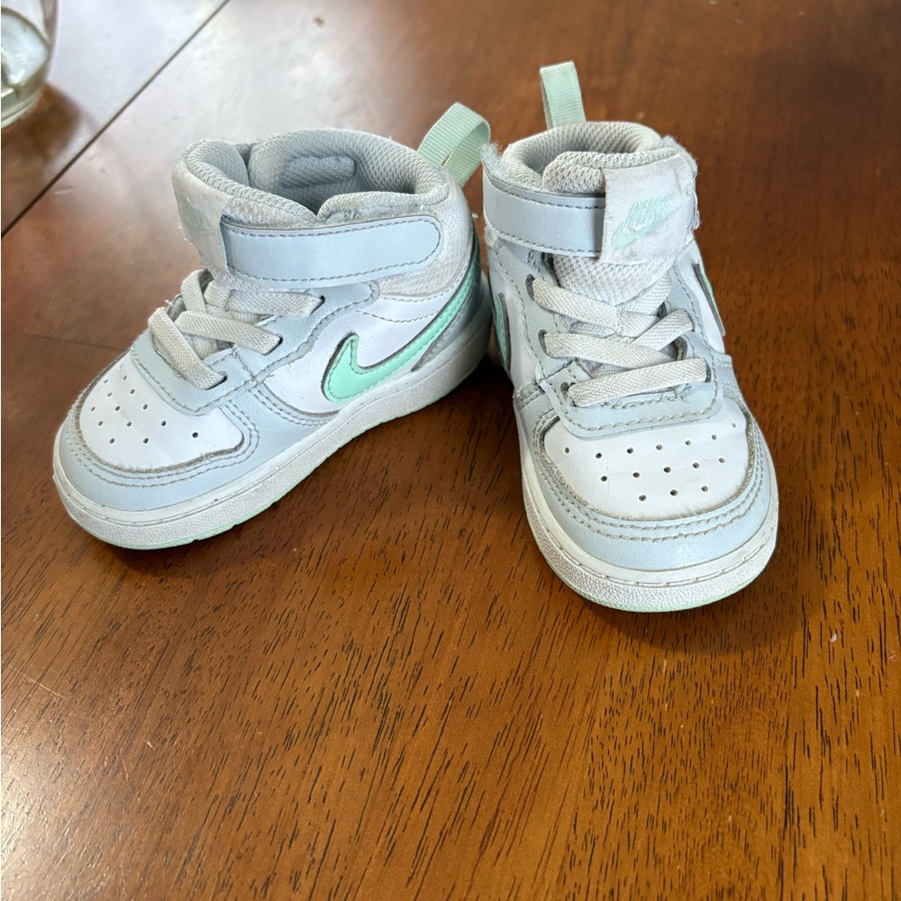 Nike Toddler size 5c High-Top Sneakers in White and Mint